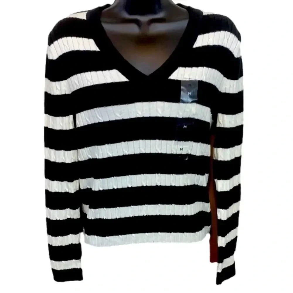 WOMEN’S Tommy‎ Hilfiger lightweight sweater.